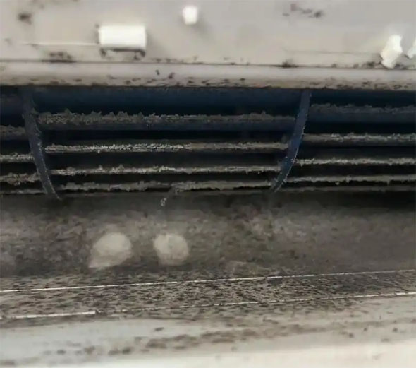 萝北空调吹的风有股烧焦味是怎么回事